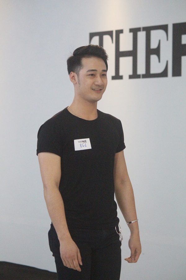 Thánh xéo xắt Nam Trung khiến thí sinh căng thẳng trong buổi casting The Face Thánh xéo xắt Nam Trung khiến thí sinh căng thẳng trong buổi casting The Face